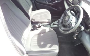 Toyota Yaris HYBRID X