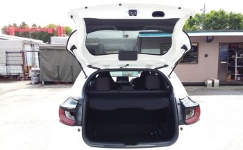 Toyota Yaris HYBRID X