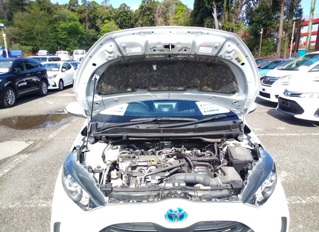 
								Toyota Yaris HYBRID X full									