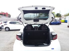 Toyota Yaris HYBRID X