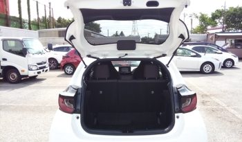 
									Toyota Yaris HYBRID X full								
