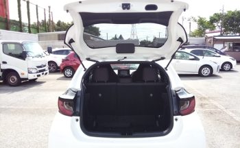 Toyota Yaris HYBRID X