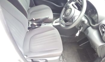 
									Toyota Yaris HYBRID X full								