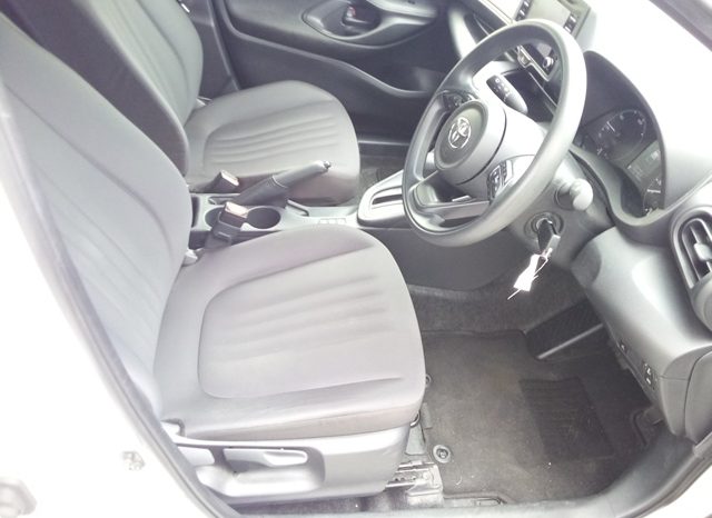 
								Toyota Yaris HYBRID X full									