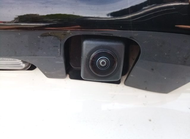 
								Toyota Yaris HYBRID X full									