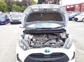 Toyota Yaris HYBRID X