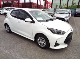 Toyota Yaris HYBRID X