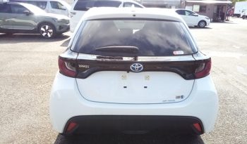 
									Toyota Yaris HYBRID X full								