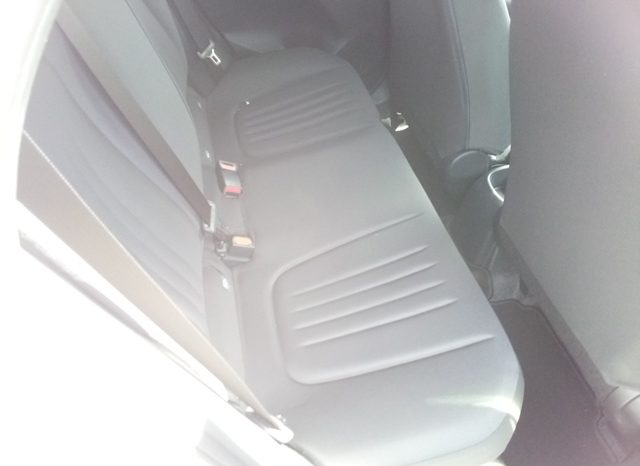
								Toyota Yaris HYBRID X full									