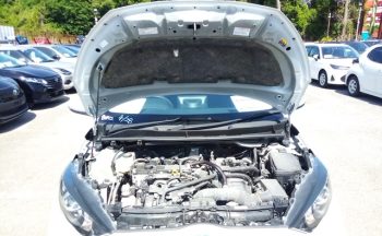 Toyota Yaris HYBRID X