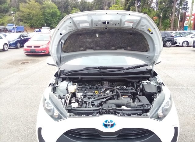 
								Toyota Yaris HYBRID X full									