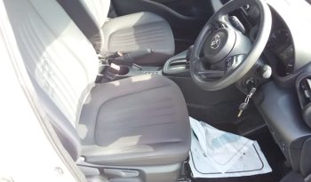 
									Toyota Yaris HYBRID X full								