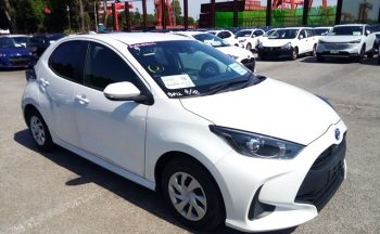 Toyota Yaris HYBRID X