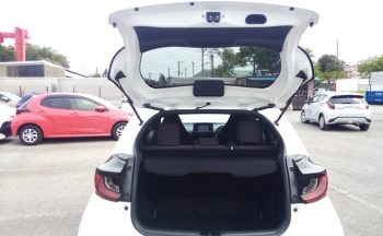 Toyota Yaris HYBRID X