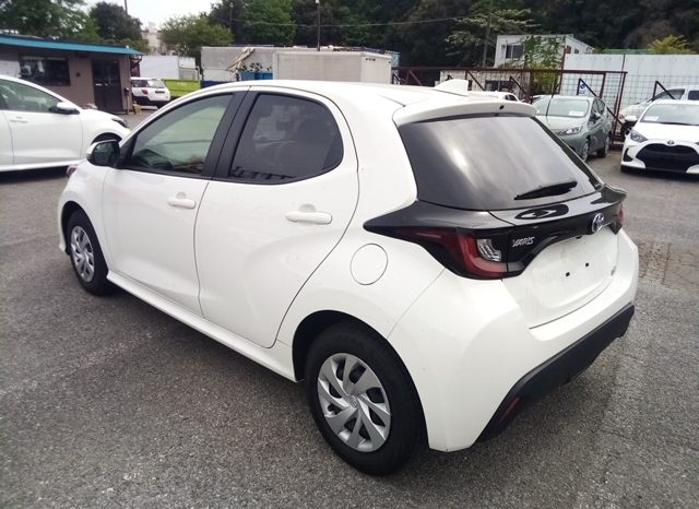 
								Toyota Yaris HYBRID X full									