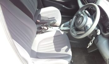 
									Toyota Yaris HYBRID X full								