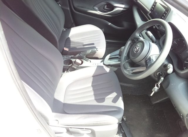 
								Toyota Yaris HYBRID X full									