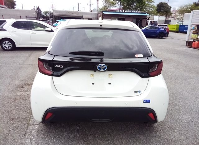 
								Toyota Yaris HYBRID X full									