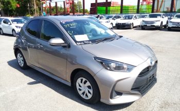 Toyota Yaris HYBRID X