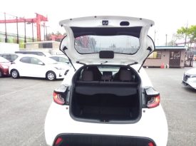 Toyota Yaris HYBRID X