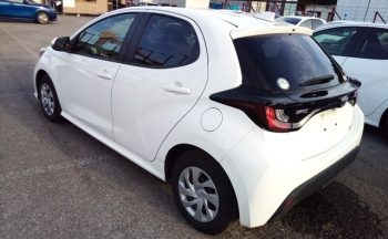 Toyota Yaris HYBRID X