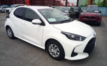 Toyota Yaris HYBRID X