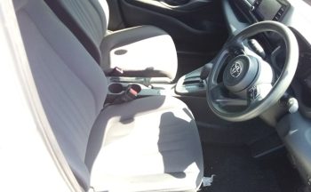 Toyota Yaris HYBRID X