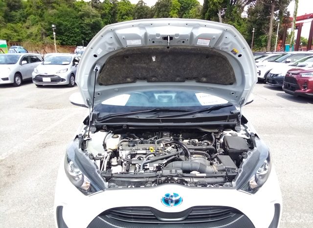 
								Toyota Yaris HYBRID X full									