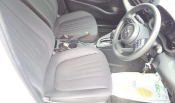 
									Toyota Yaris HYBRID X full								