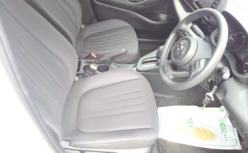 Toyota Yaris HYBRID X