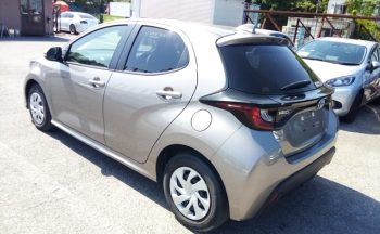 Toyota Yaris HYBRID X