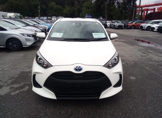 
								Toyota Yaris HYBRID X full									