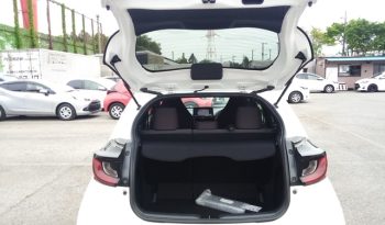
									Toyota Yaris HYBRID X full								