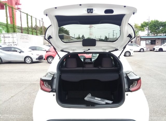
								Toyota Yaris HYBRID X full									