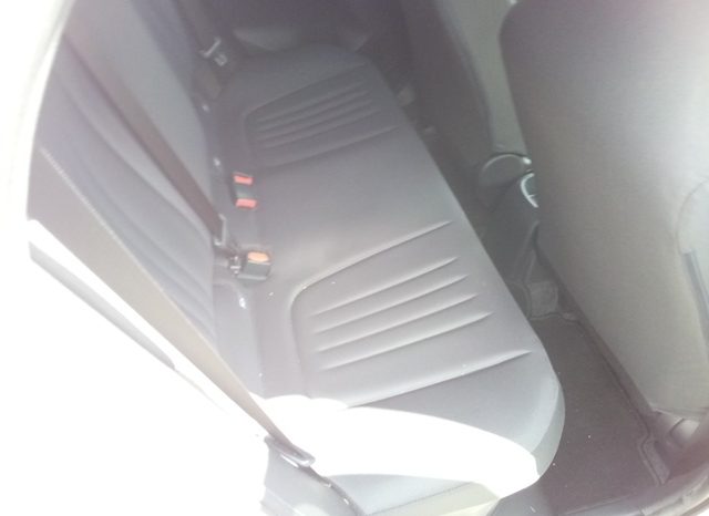 
								Toyota Yaris HYBRID X full									