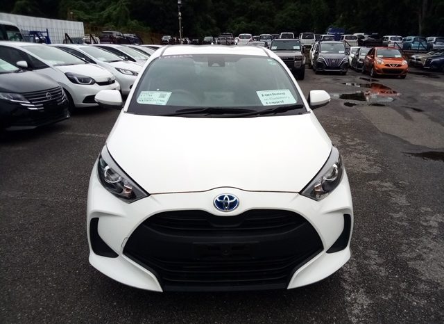 
								Toyota Yaris HYBRID X full									