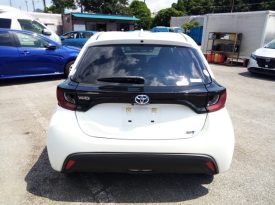 Toyota Yaris HYBRID X