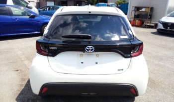 
									Toyota Yaris HYBRID X full								