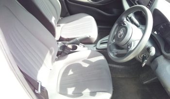 
									Toyota Yaris HYBRID X full								