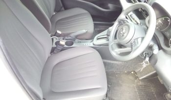 
									Toyota Yaris HYBRID X full								