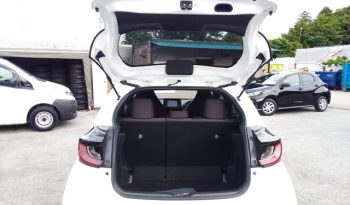
									Toyota Yaris HYBRID X full								