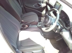 Toyota Yaris HYBRID X