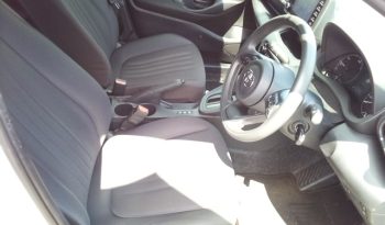 
									Toyota Yaris HYBRID X full								
