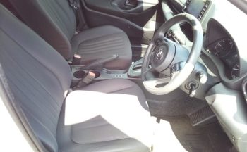 Toyota Yaris HYBRID X
