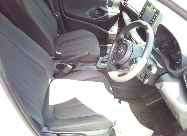 
								Toyota Yaris HYBRID X full									