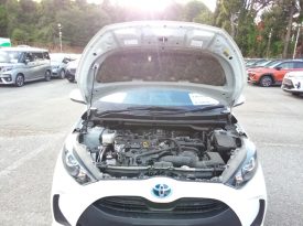 Toyota Yaris HYBRID X