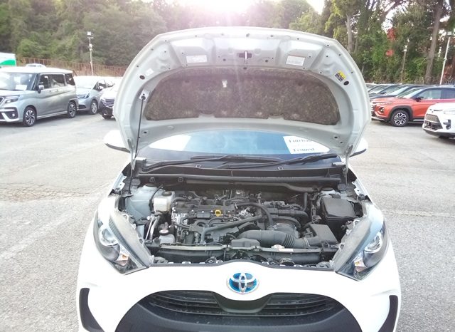 
								Toyota Yaris HYBRID X full									