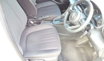 
									Toyota Yaris HYBRID X full								