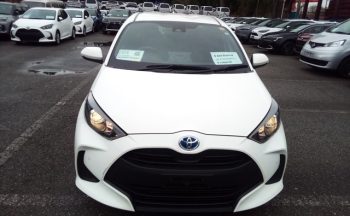 Toyota Yaris HYBRID X