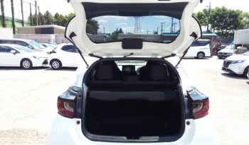 
									Toyota Yaris HYBRID X full								